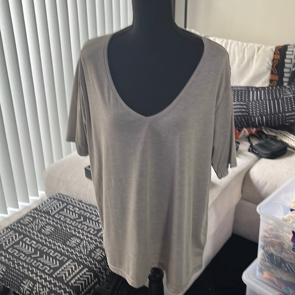 Boohoo | V-Neck Short Sleeve Tee - Picture 1 of 6